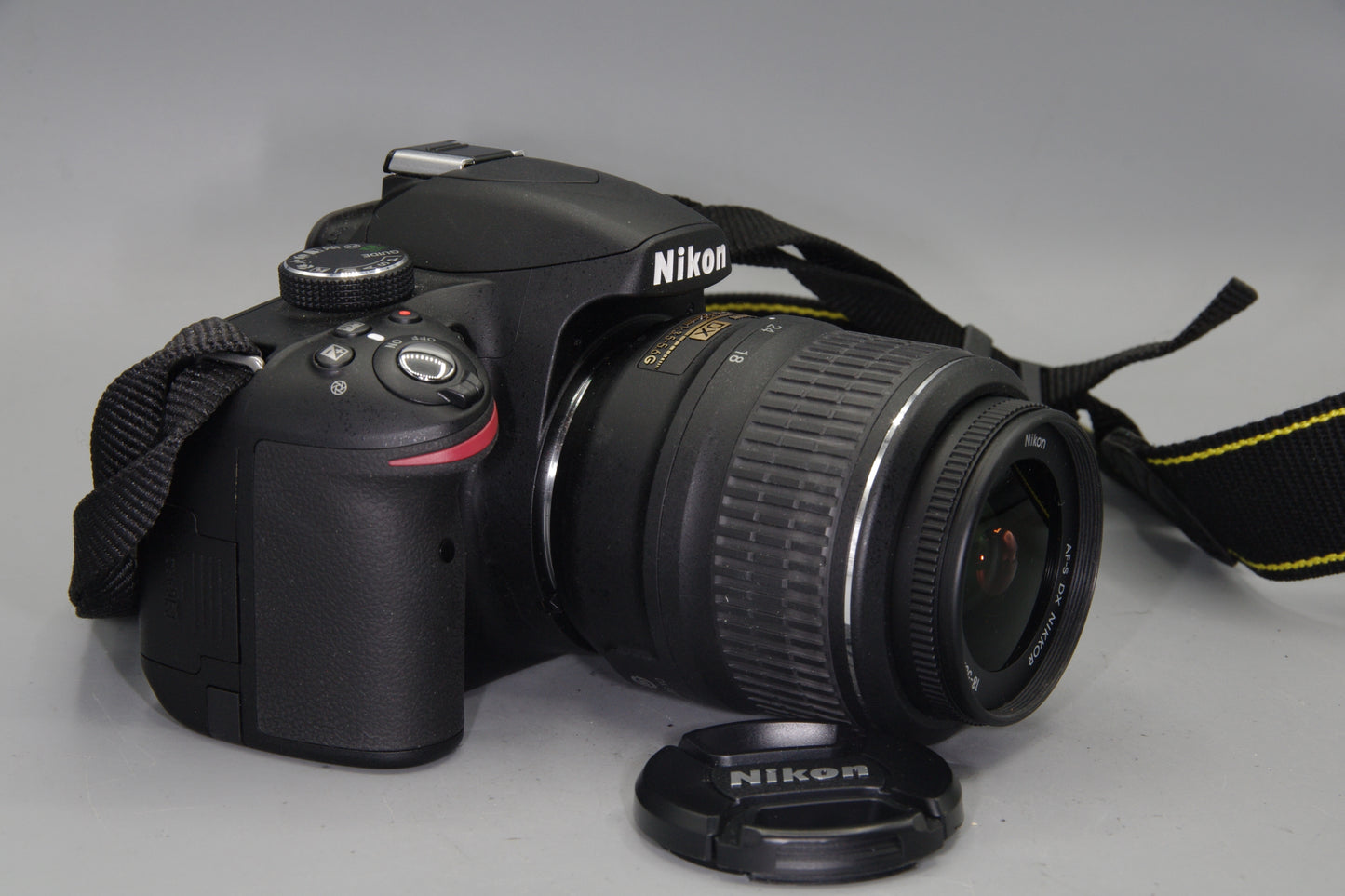 Nikon D3200 DSLR with 18-55mm VR G Lens 24MP Full HD - S/C 125 MINT