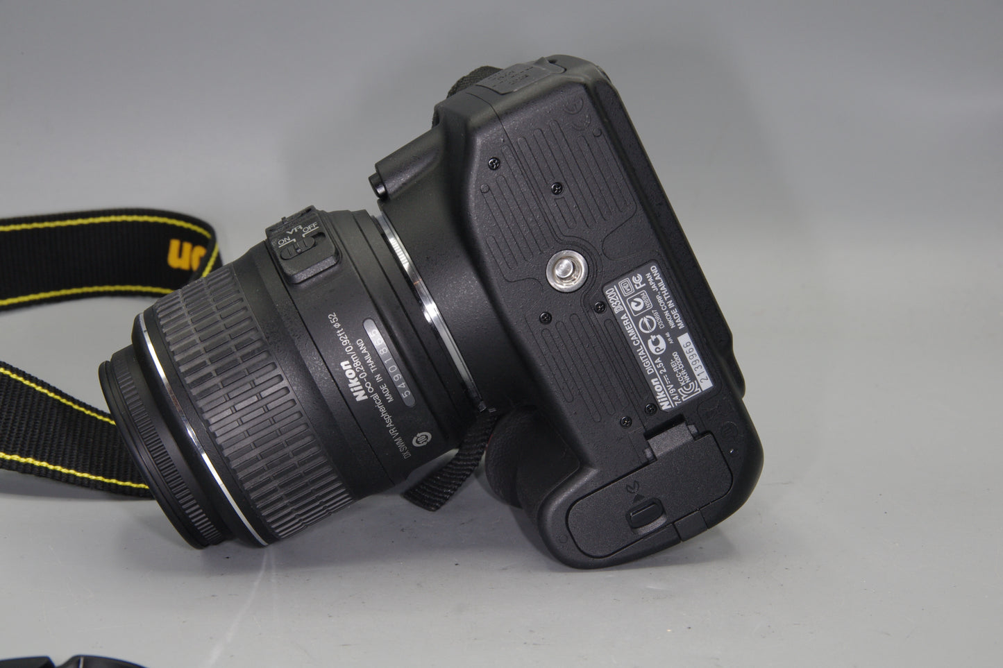 Nikon D3200 DSLR with 18-55mm VR G Lens 24MP Full HD - S/C 125 MINT