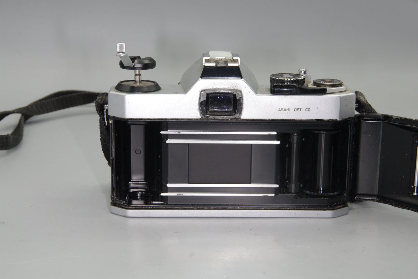 Pentax K1000 35mm SLR Camera with Pentax-M 50mm f/2 Lens Tested + Batteries