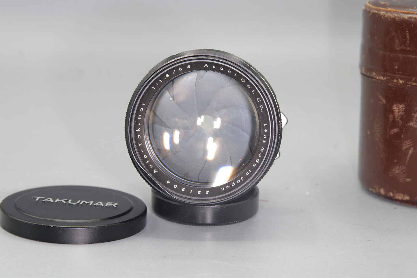 Asahi Auto-Takumar 85mm F/1.8 Prime Lens - M42 Mount - with both caps