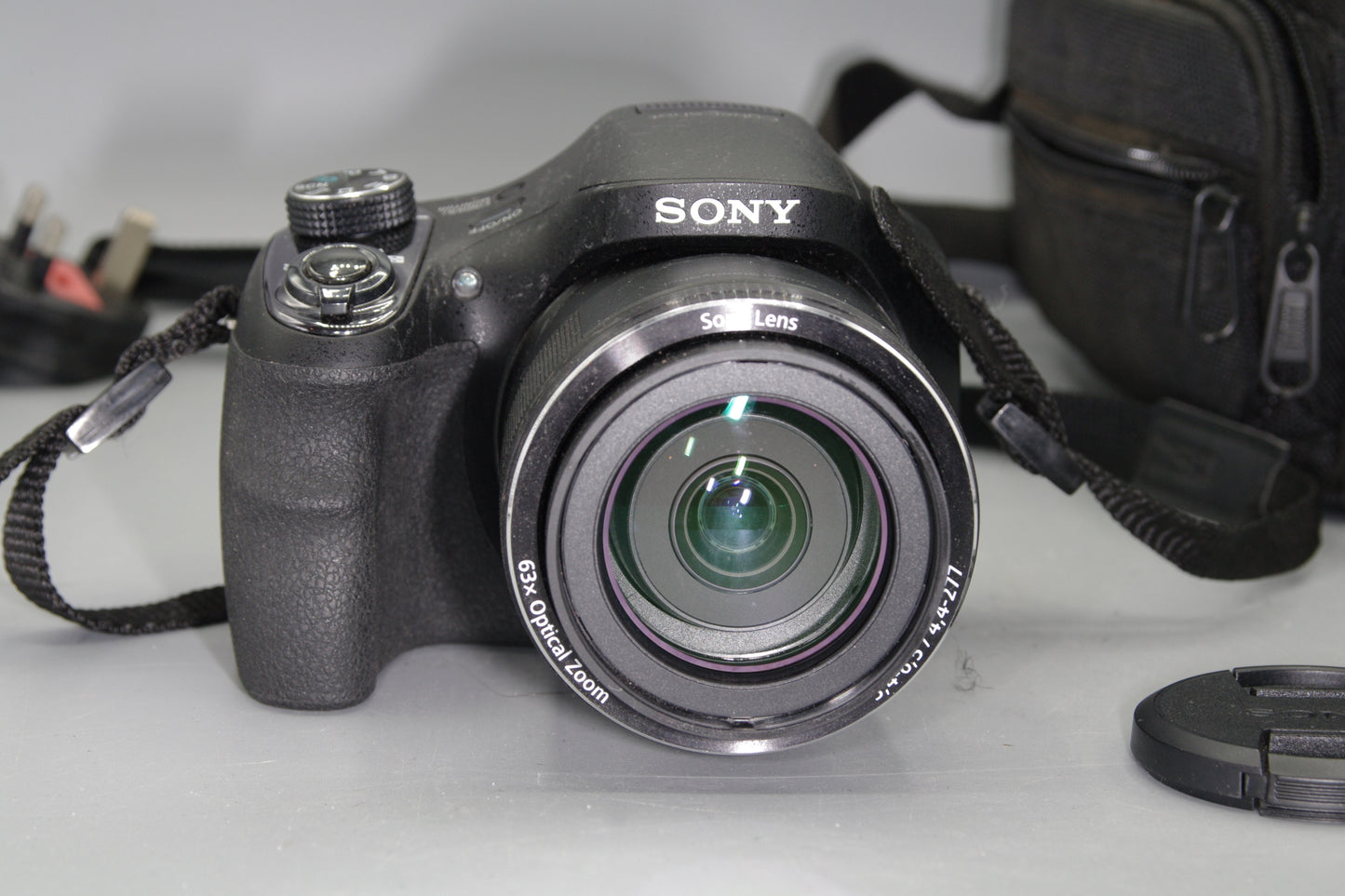 Sony DSC-H400 20.1MP 63X Zoom Digital Bridge Camera + charger and case