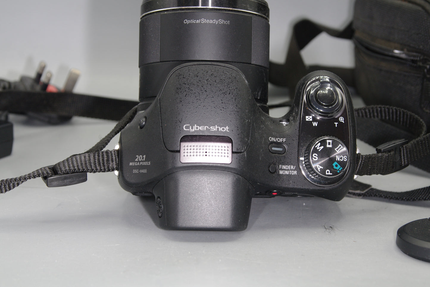 Sony DSC-H400 20.1MP 63X Zoom Digital Bridge Camera + charger and case