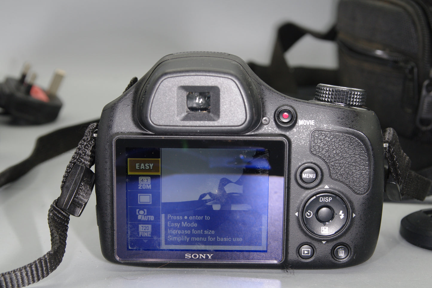 Sony DSC-H400 20.1MP 63X Zoom Digital Bridge Camera + charger and case