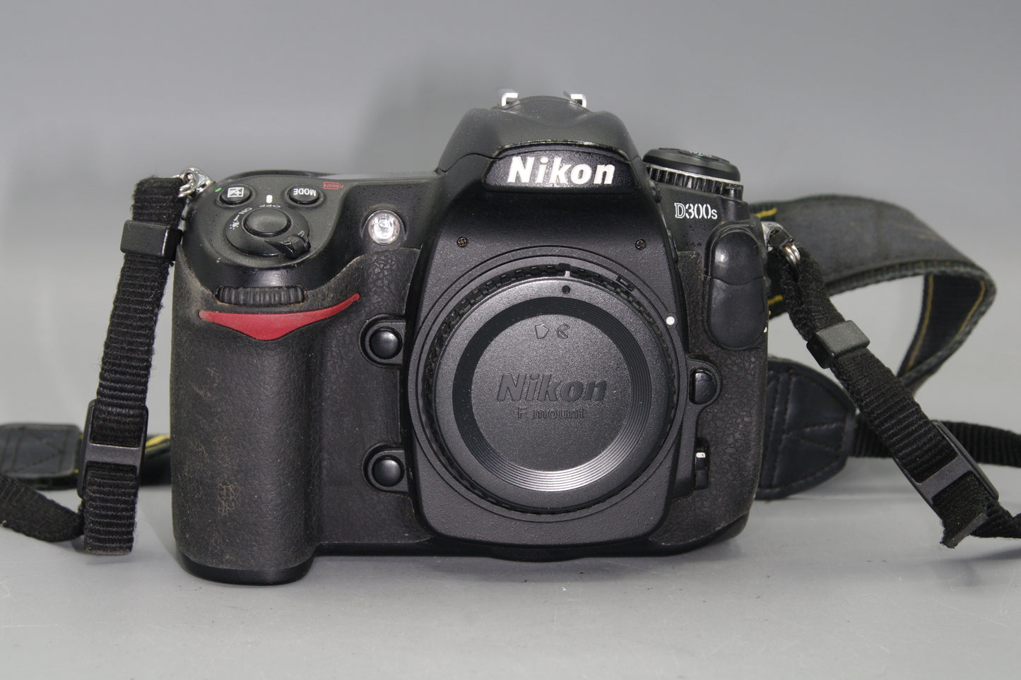 Nikon D300S 12.3MP DSLR - Shutter Count 39450 - Very Nice