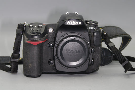 Nikon D300S 12.3MP DSLR - Shutter Count 39450 - Very Nice