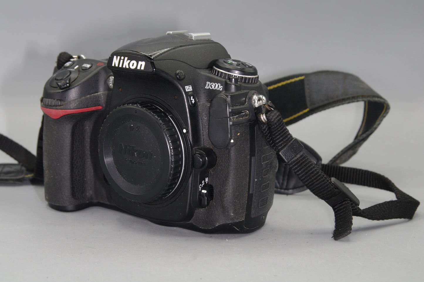 Nikon D300S 12.3MP DSLR - Shutter Count 39450 - Very Nice