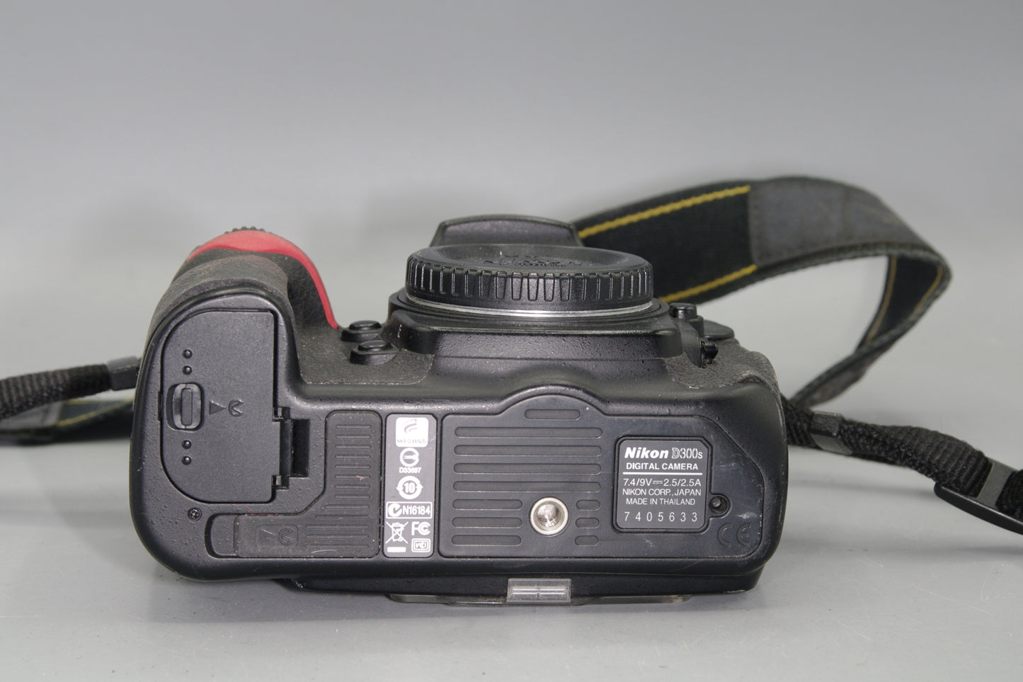 Nikon D300S 12.3MP DSLR - Shutter Count 39450 - Very Nice