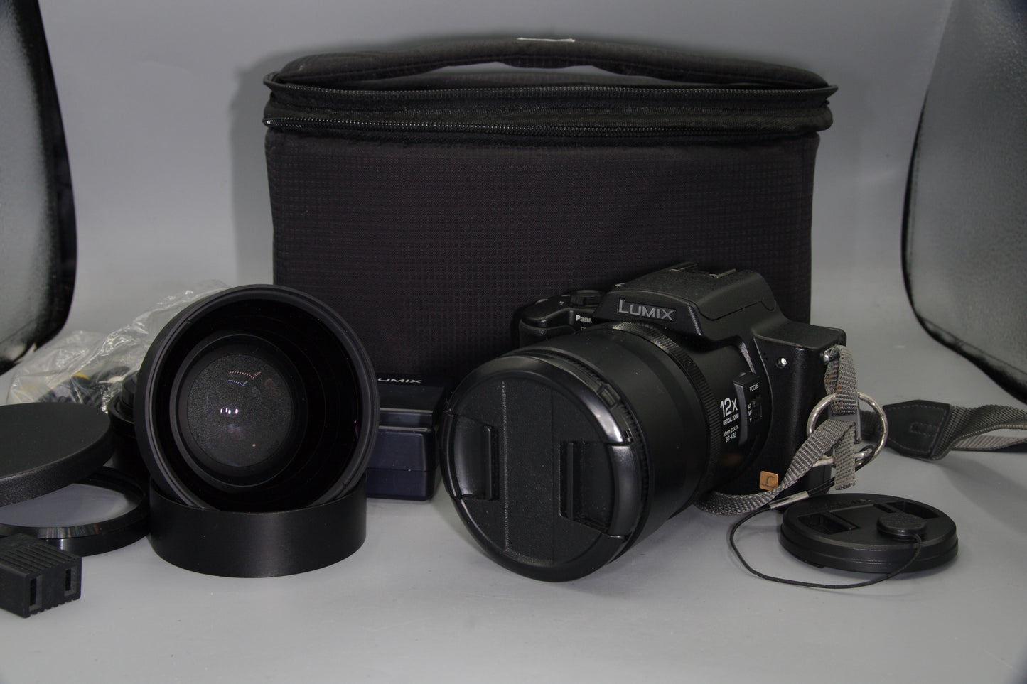 Panasonic Lumix DMC-FZ20 5MP 12X Zoom Digital Bridge Camera - Excellent