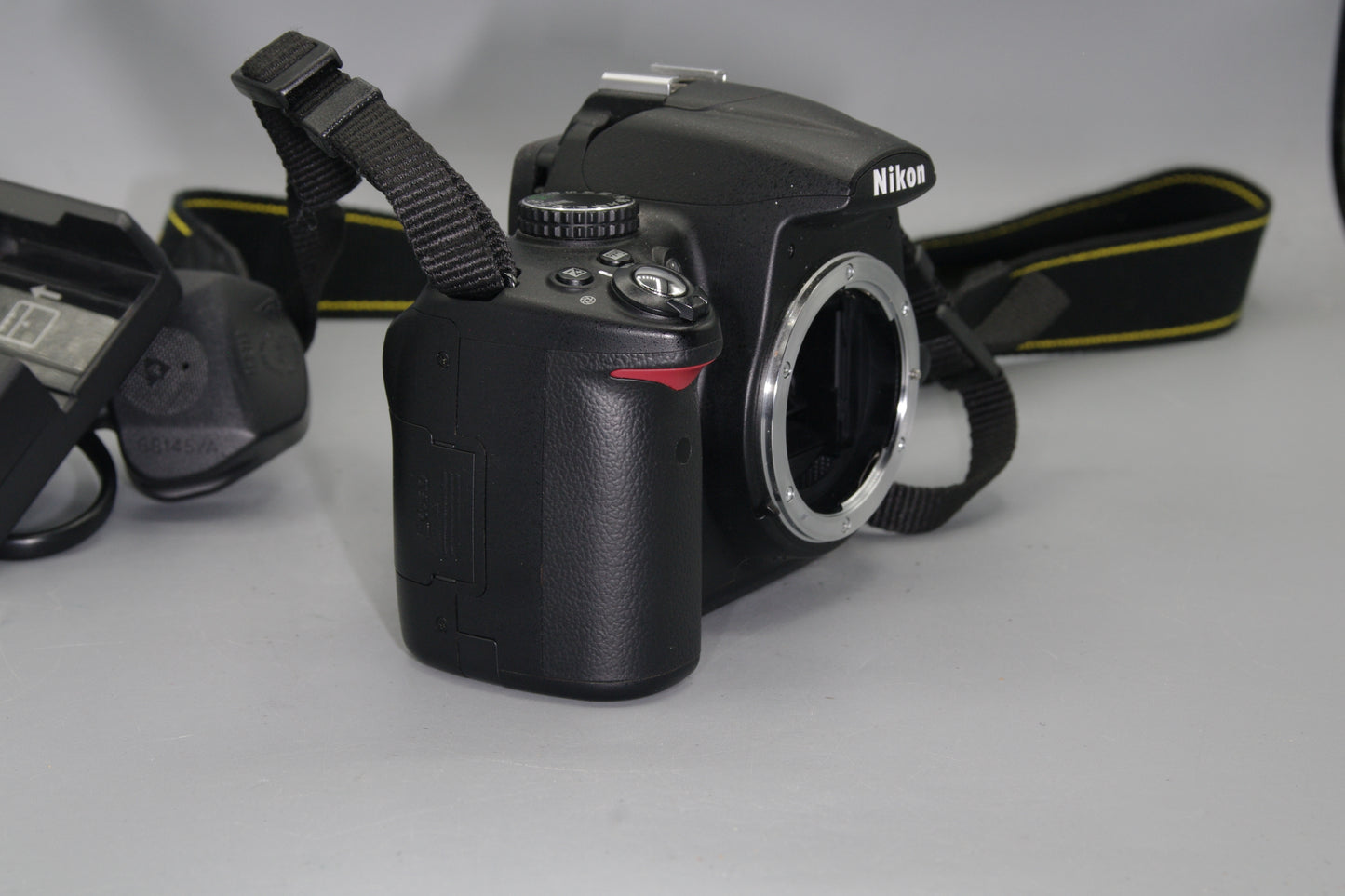 Nikon D5000 12.3MP DSLR +Battery + Charger - Excellent - SC/2627