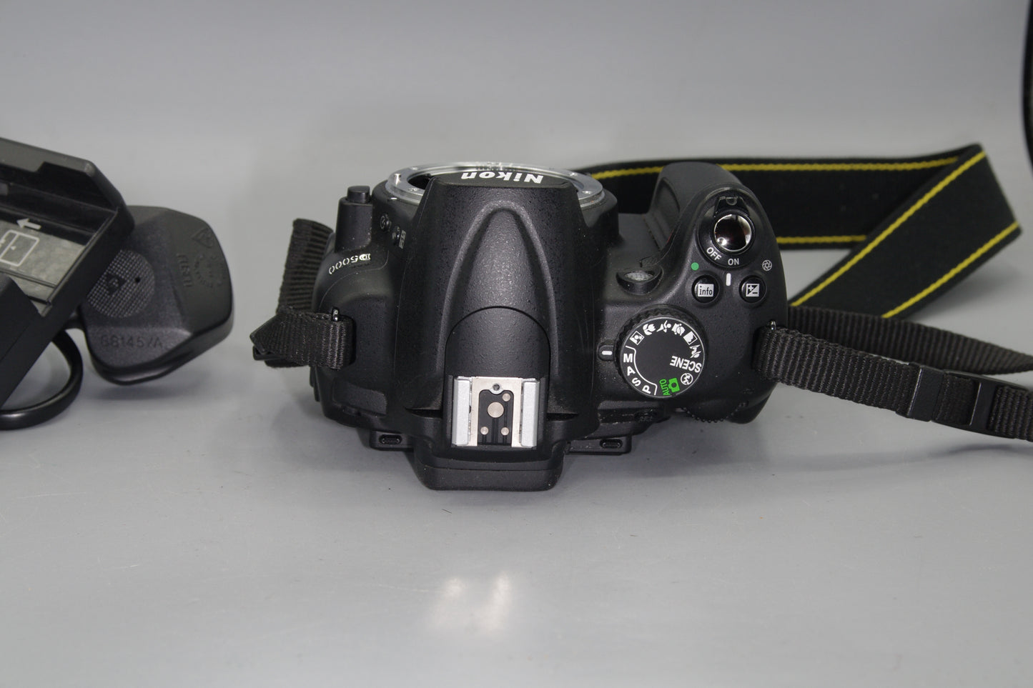 Nikon D5000 12.3MP DSLR +Battery + Charger - Excellent - SC/2627