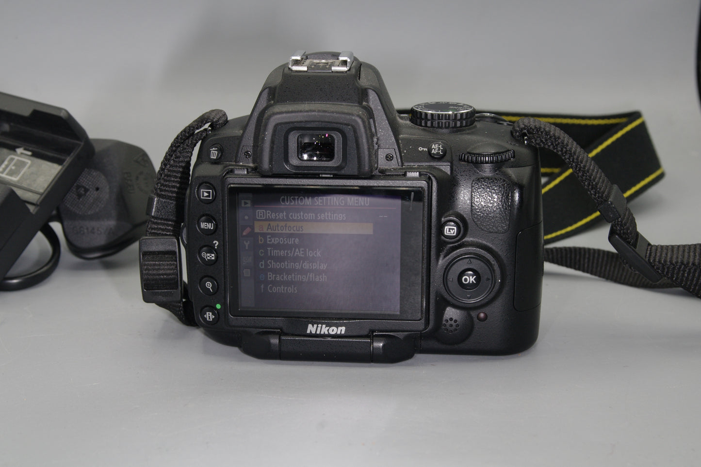 Nikon D5000 12.3MP DSLR +Battery + Charger - Excellent - SC/2627