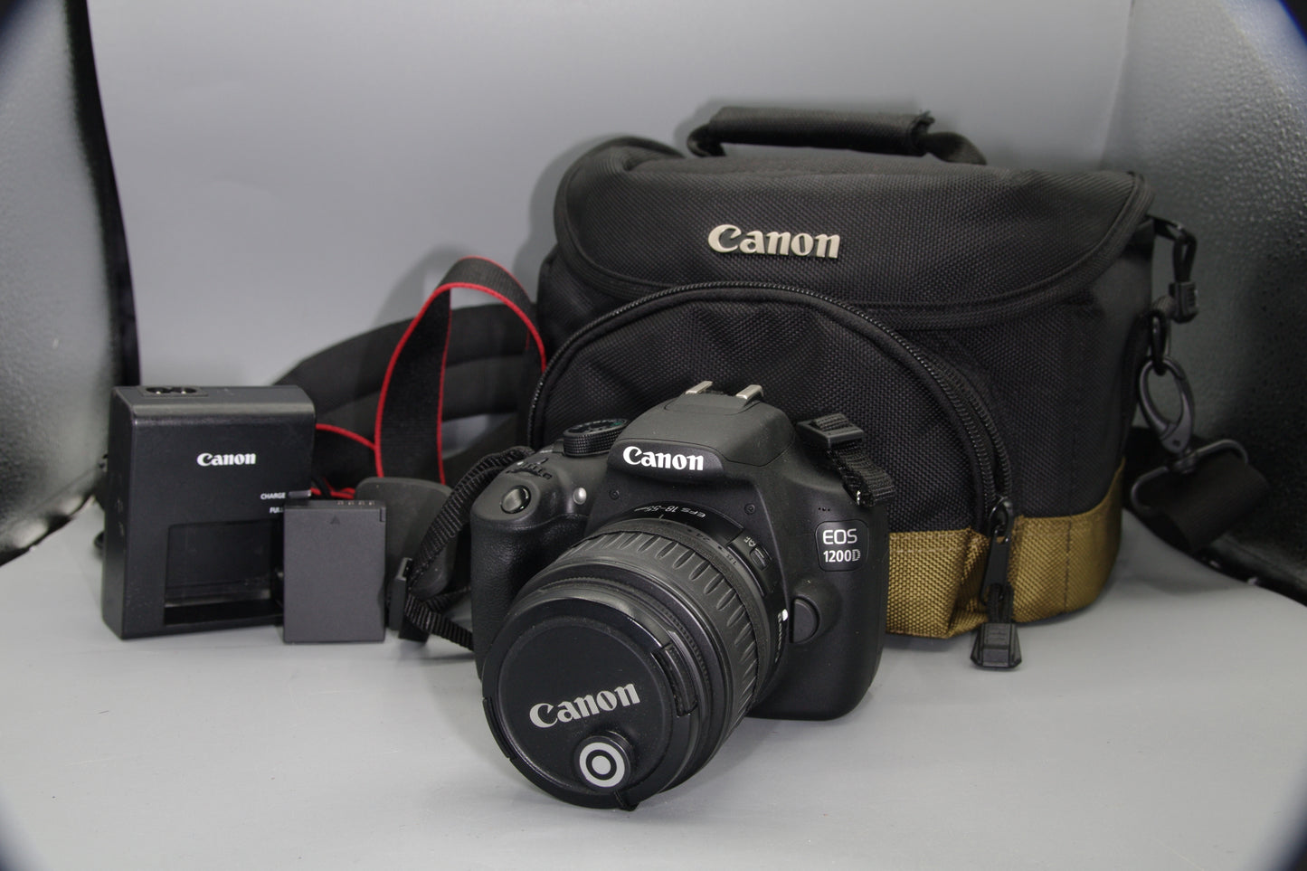 Canon EOS 1200D 18.0MP DSLR +18-55mm V.Low Shutter Count 190 - Nr MINT