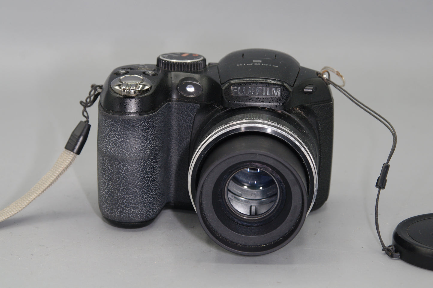 FujiFilm FinePix S2960 14MP Bridge Camera