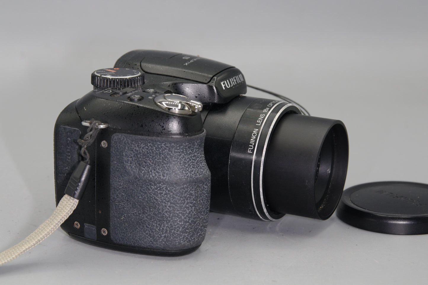 FujiFilm FinePix S2960 14MP Bridge Camera