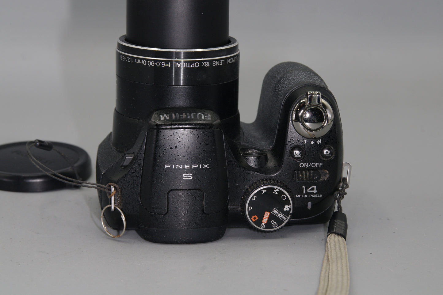 FujiFilm FinePix S2960 14MP Bridge Camera