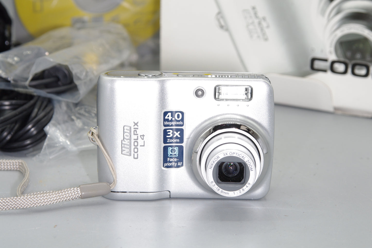 Nikon Coolpix L4 4MP Compact Digital - Boxed