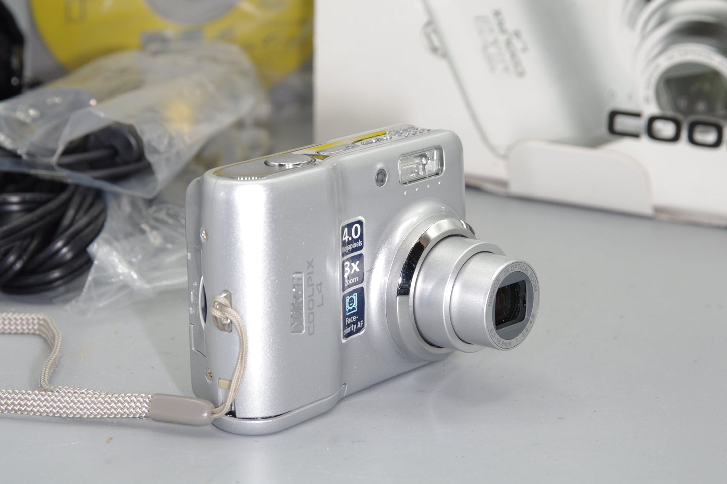 Nikon Coolpix L4 4MP Compact Digital - Boxed
