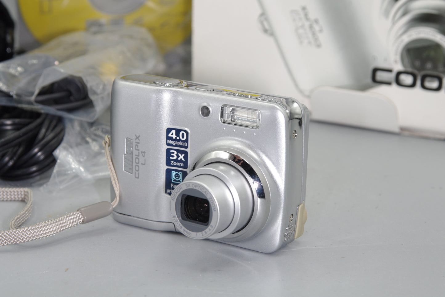 Nikon Coolpix L4 4MP Compact Digital - Boxed