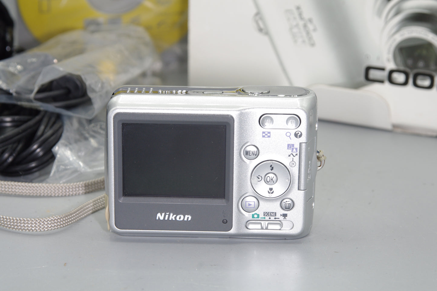 Nikon Coolpix L4 4MP Compact Digital - Boxed
