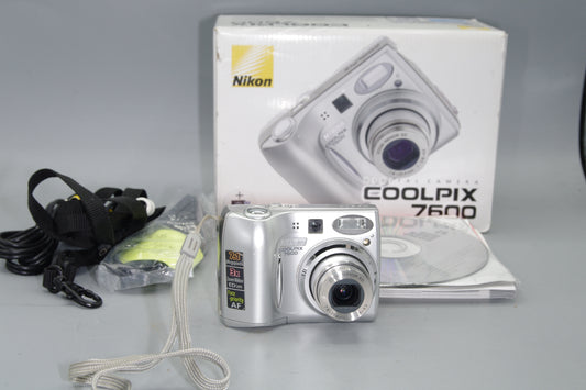 Nikon Coolpix 7600 7.1MP Compact Digital - Boxed  Excellent