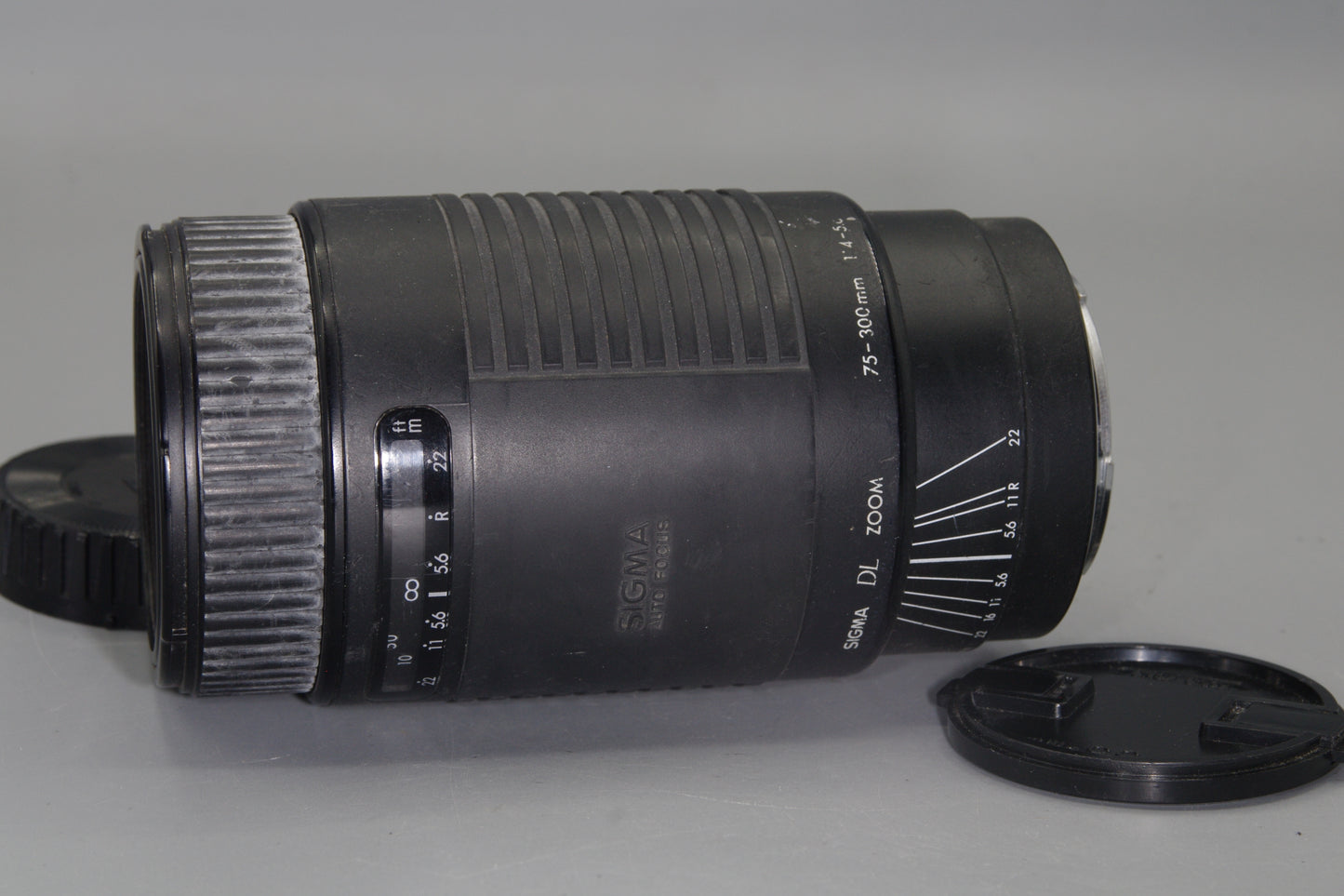 Sigma Zoom DL 75-300mm F/4-5.6 - Canon EF Mount