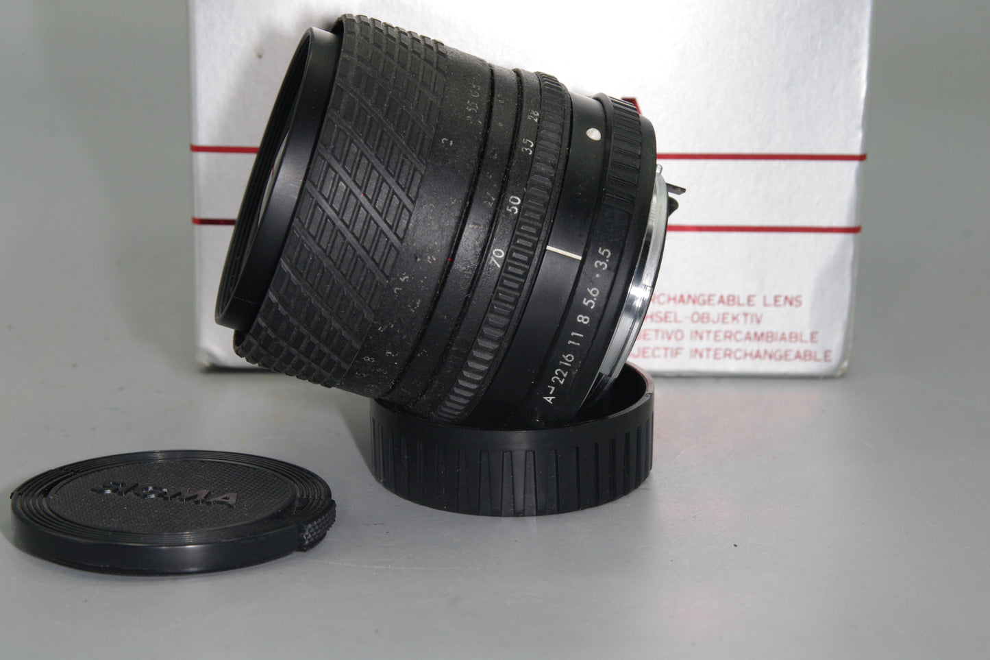 Sigma UC 28-70mm F/3.5-4.5 Multi-Coated MF Lens - Boxed