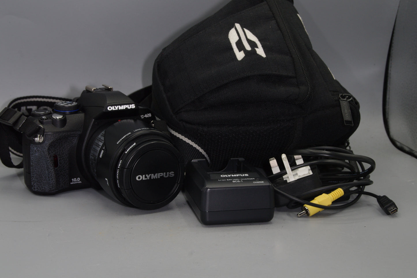 Olympus E-420 10MP 4/3 DSLR with 14-42mm Lens - Very Low S/C 234