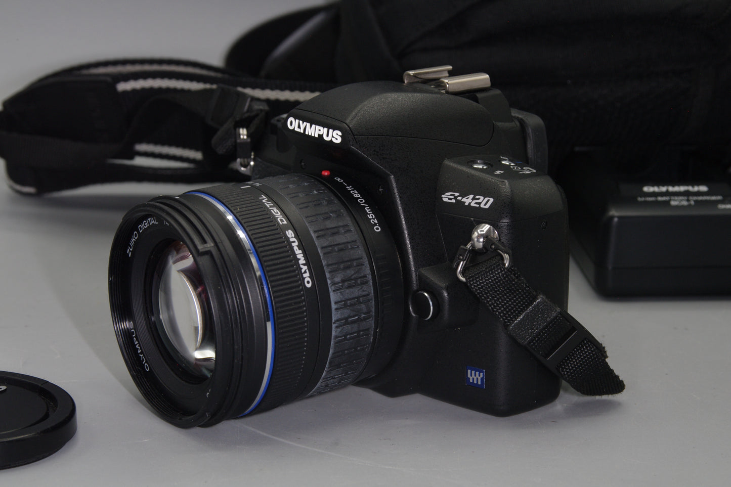 Olympus E-420 10MP 4/3 DSLR with 14-42mm Lens - Very Low S/C 234