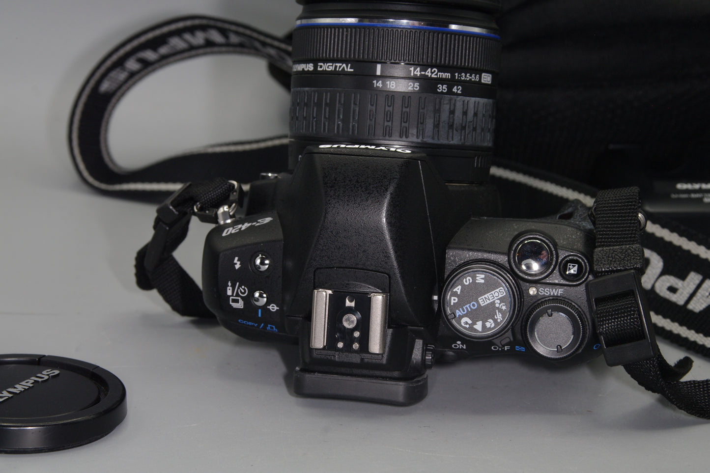 Olympus E-420 10MP 4/3 DSLR with 14-42mm Lens - Very Low S/C 234