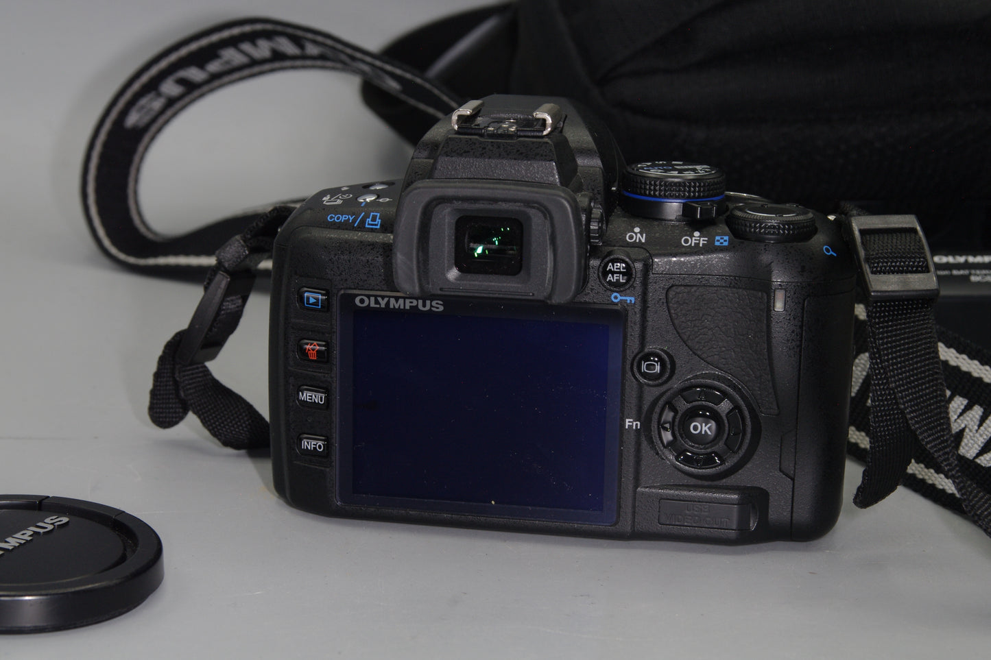Olympus E-420 10MP 4/3 DSLR with 14-42mm Lens - Very Low S/C 234