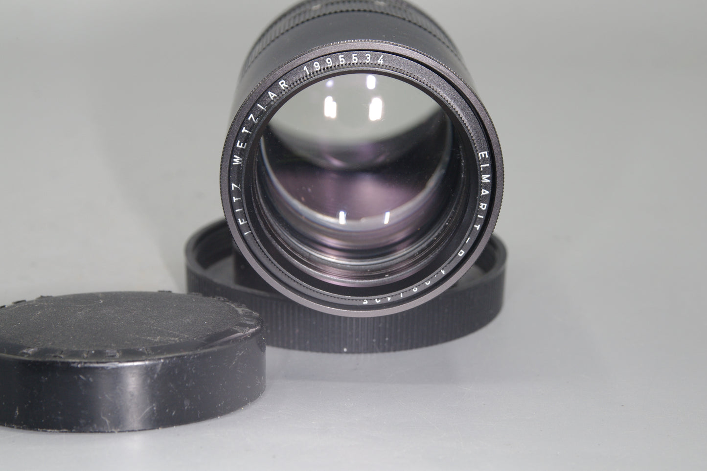 Leitz Elmarit-R 135mm f/2.8 Leica R Mount – Single Cam – Minor Fungus – Caps
