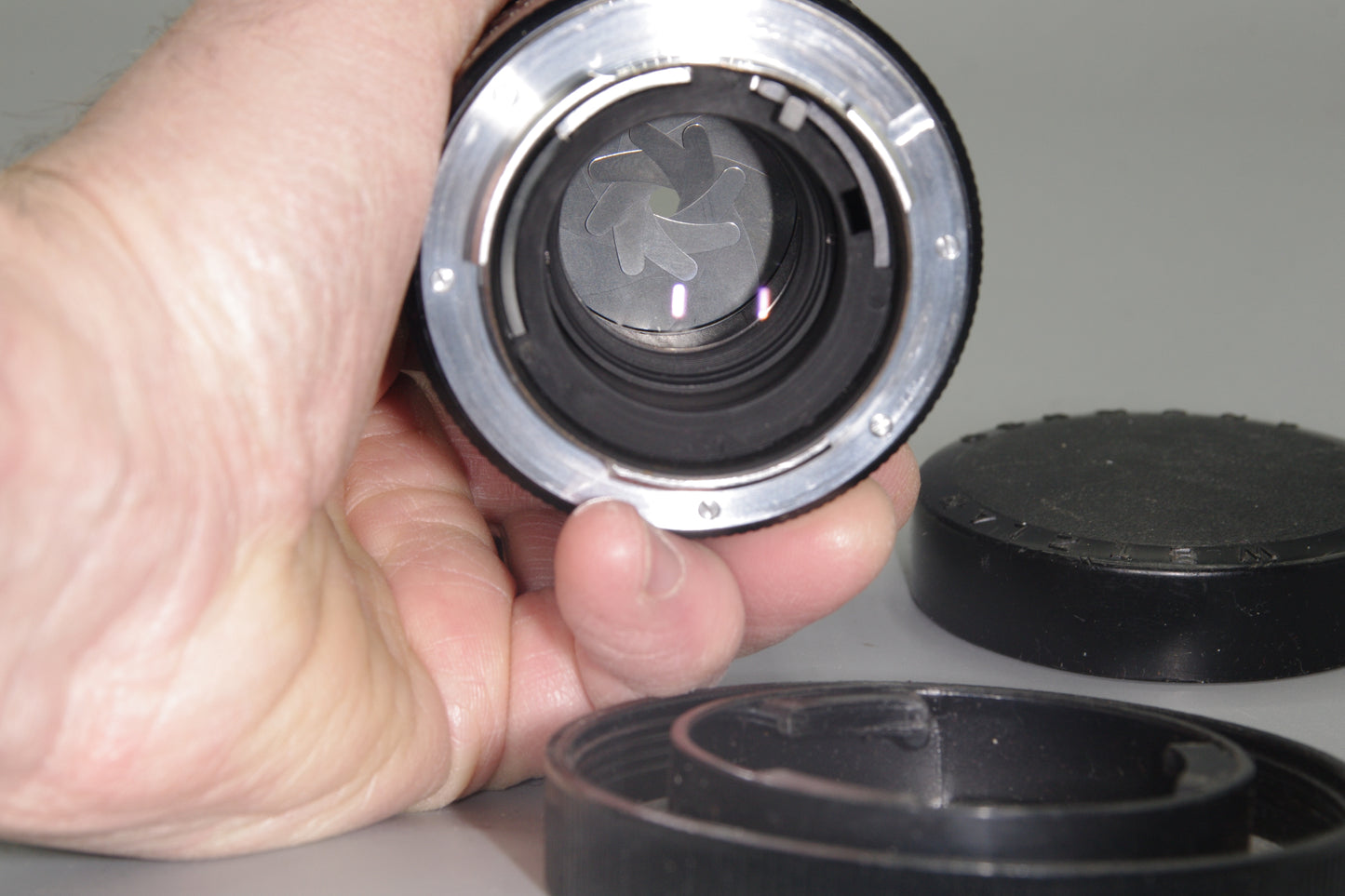 Leitz Elmarit-R 135mm f/2.8 Leica R Mount – Single Cam – Minor Fungus – Caps