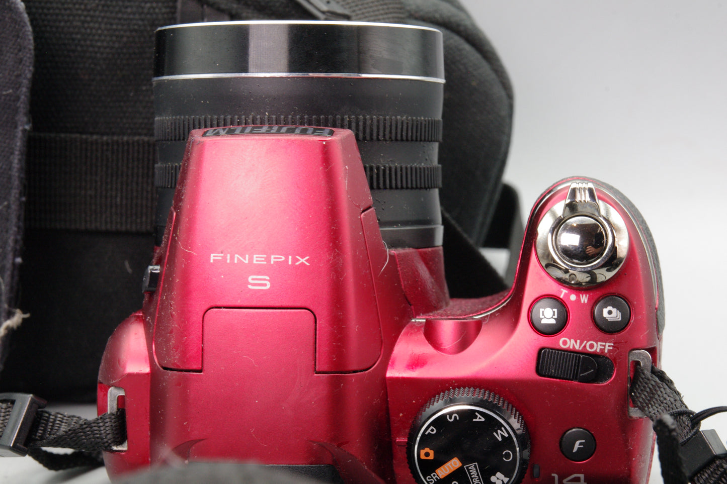 Fujifilm FinePix S4300 14MP Bridge Camera Red – 26x Zoom – VGC – Cap & Case
