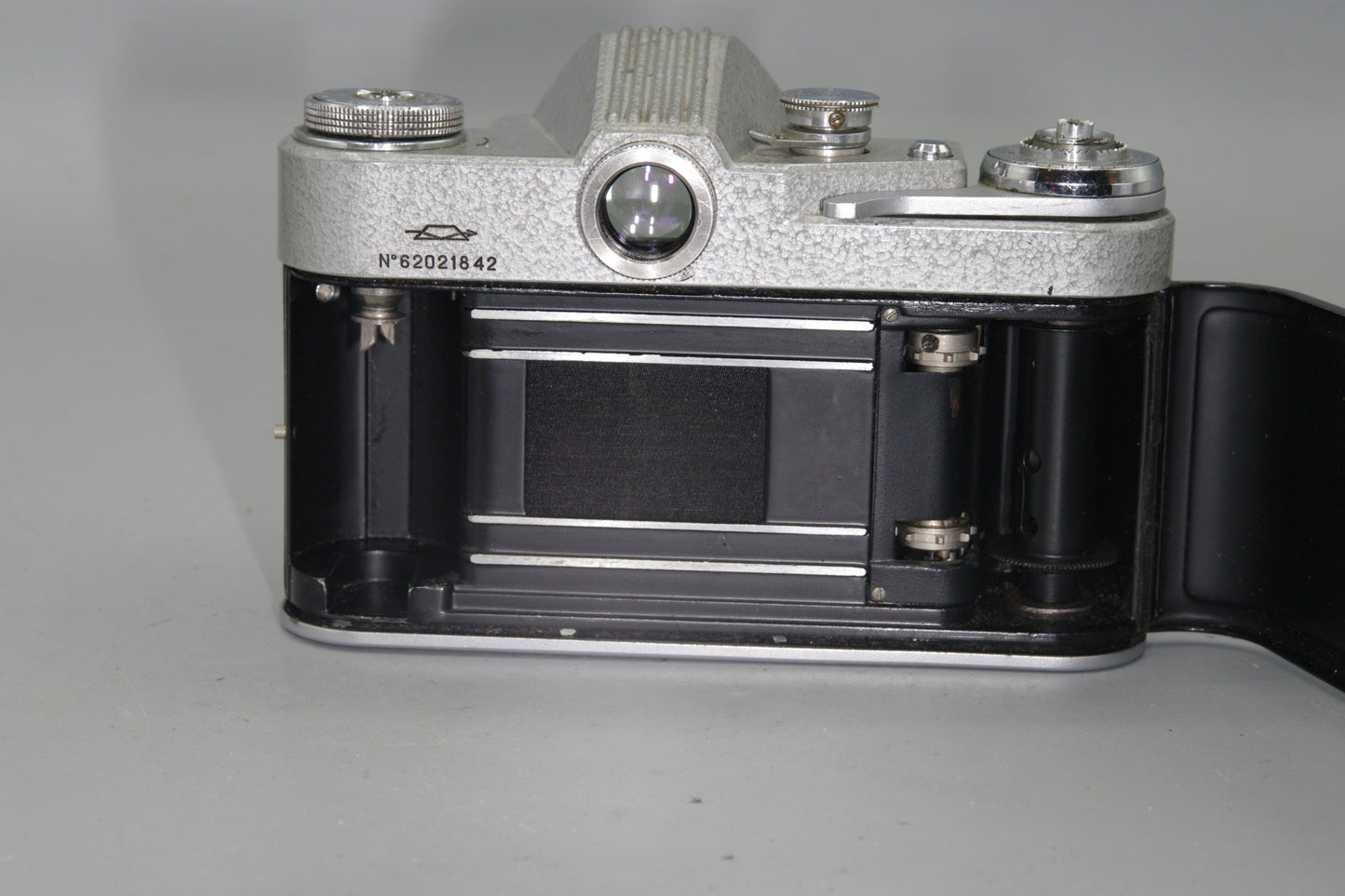 KMZ Kristall 35mm SLR – Art Deco Soviet Camera – Shutter Sticks Below 1/30 – VGC