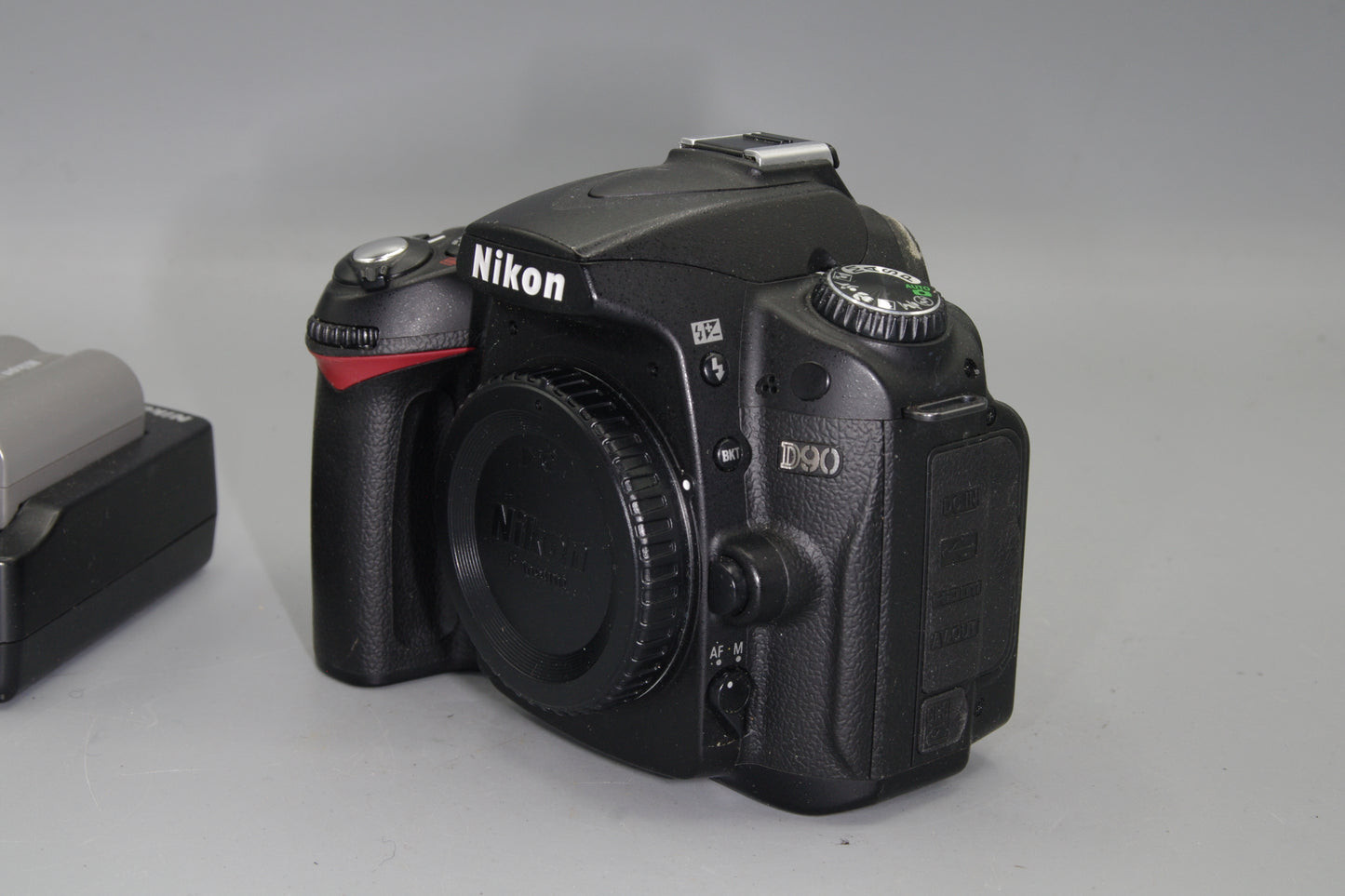 Nikon D90 12.3MP DSLR +Battery + Charger - Excellent - SC/14480