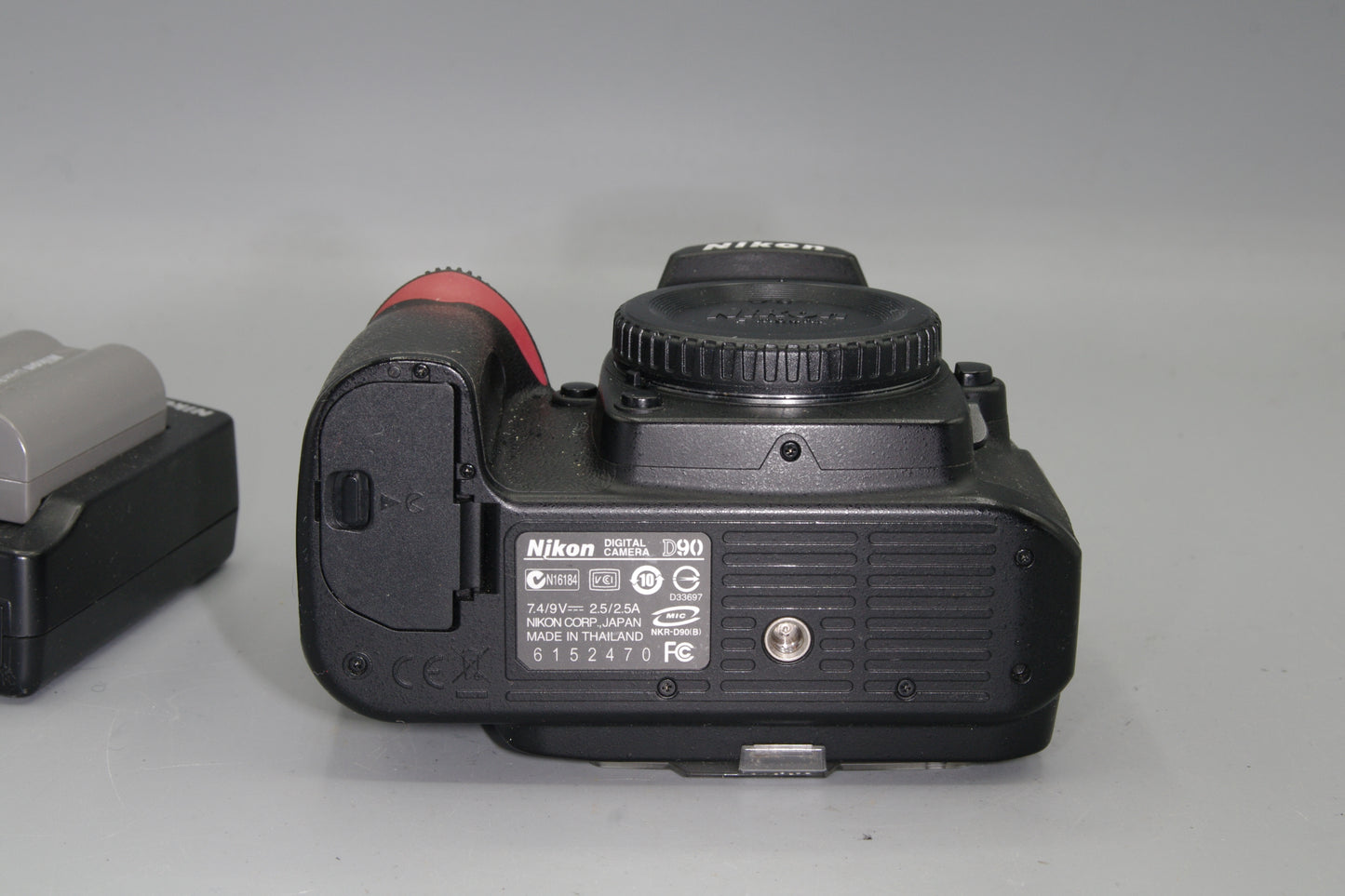 Nikon D90 12.3MP DSLR +Battery + Charger - Excellent - SC/14480