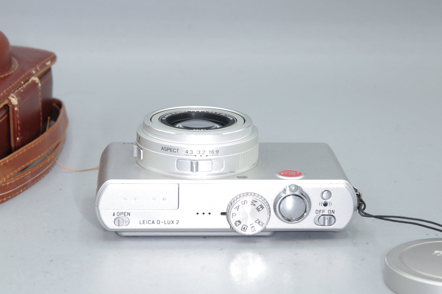 Leica D-Lux 2 12.1MP 24X Digital Compact Camera