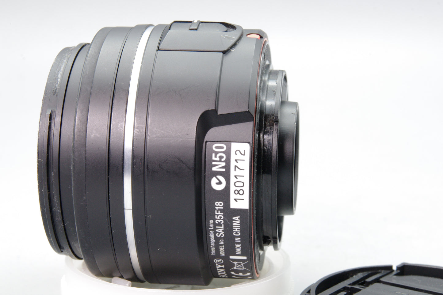Sony 35mm F/1.8 DT SAM