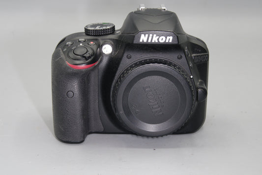 Nikon D3400 24.2MP DSLR – Excellent – Low Shutter Count 2657
