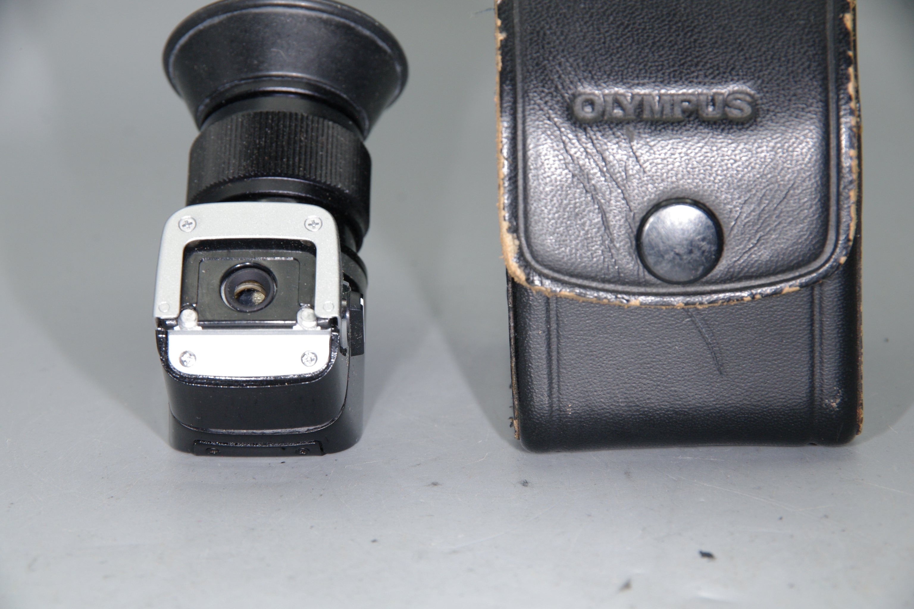 Olympus OM System Varimagni Finder Right‑Angle Viewfinder with Cas