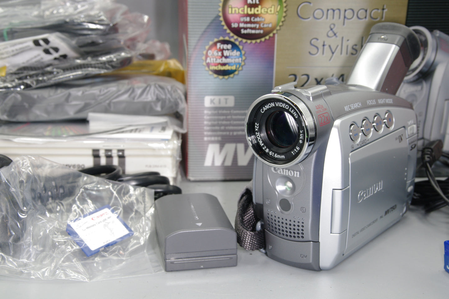 Canon MiniDV MV750i Camcorder , boxed in mint condition with all accessories