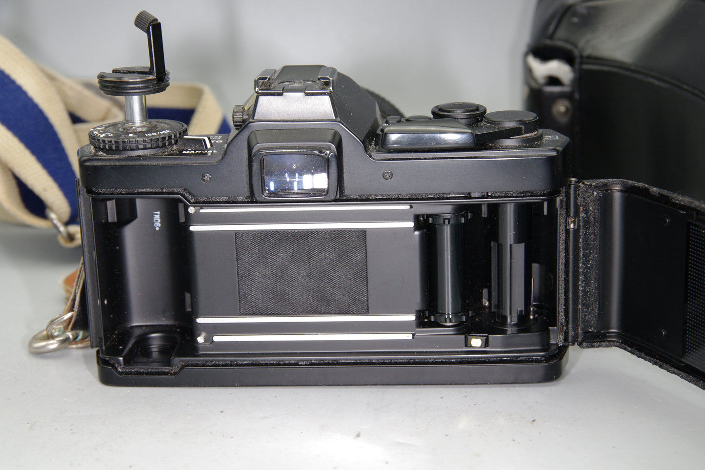 Olympus OM‑4 35mm SLR Film Camera with Zuiko 35–70mm Lens & Case -Excellent