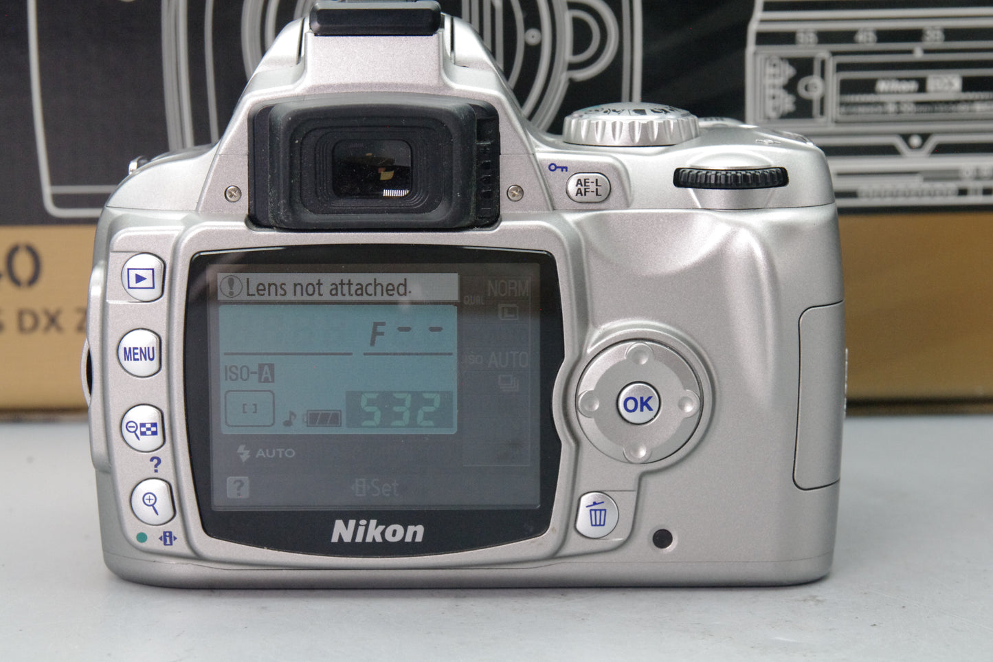 Nikon D40 6.1MP DSLR Silver Kit – Near Mint – 18–55mm – S/C 1101 – Boxed