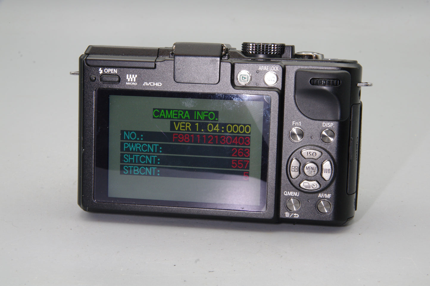 Panasonic Lumix DMC-GX1 16MP Micro Four Thirds Digital Camera – Shutter Count 557