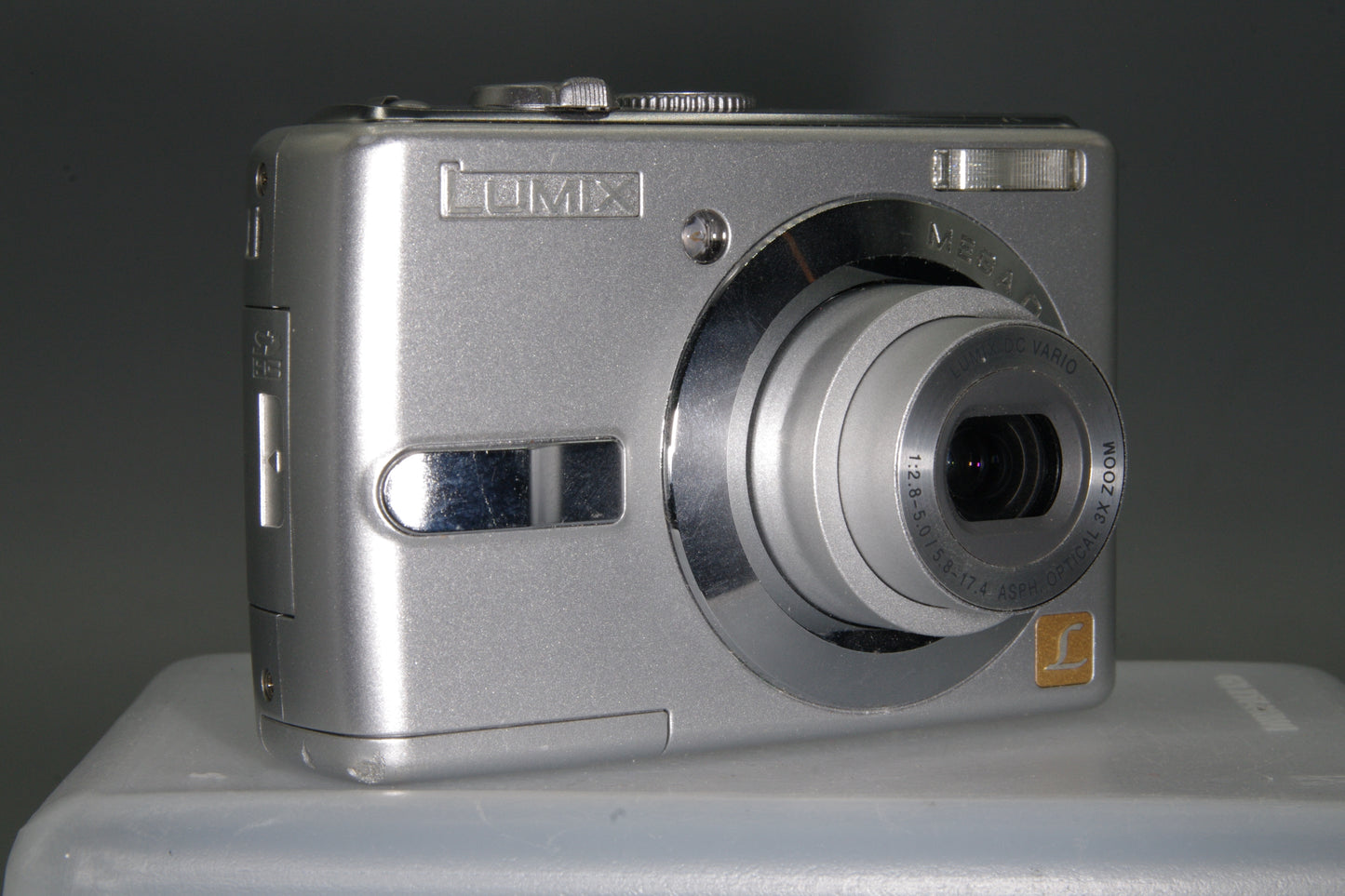 Panasonic Lumix DMC-LS70 7.2MP Compact Digital Camera - Takes AA