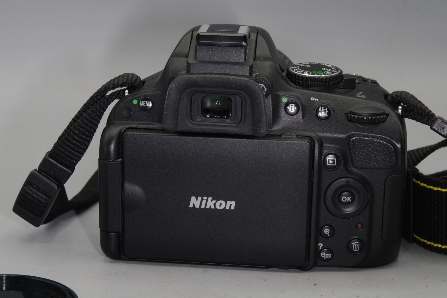 Nikon D5100 16.2MP DSLR wit 18-55mm Lens +Battery - Excellent - S/C 1635