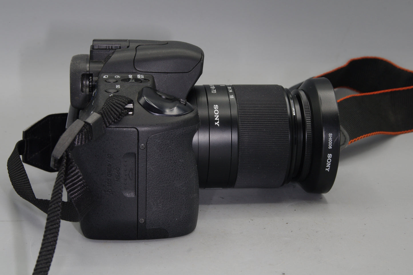 Sony Alpha A350 14.2MP DSLR with 18-70mm Lens - Excellent Conditon