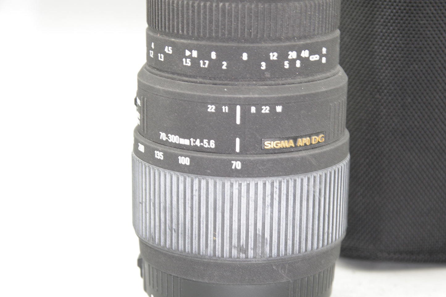 Sigma 70–300mm f/4–5.6 APO DG Macro Lens – Canon EF Mount, Caps Included, VGC