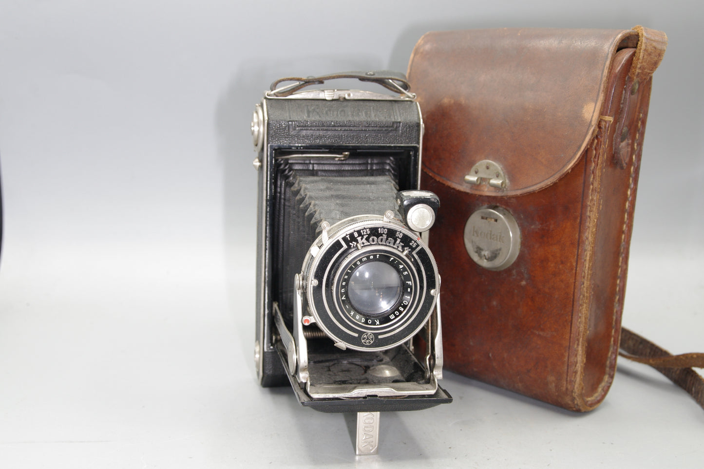 Kodak Vollenda 620 Folding Camera – 105mm f/4.5 Lens – 1930s Art Deco