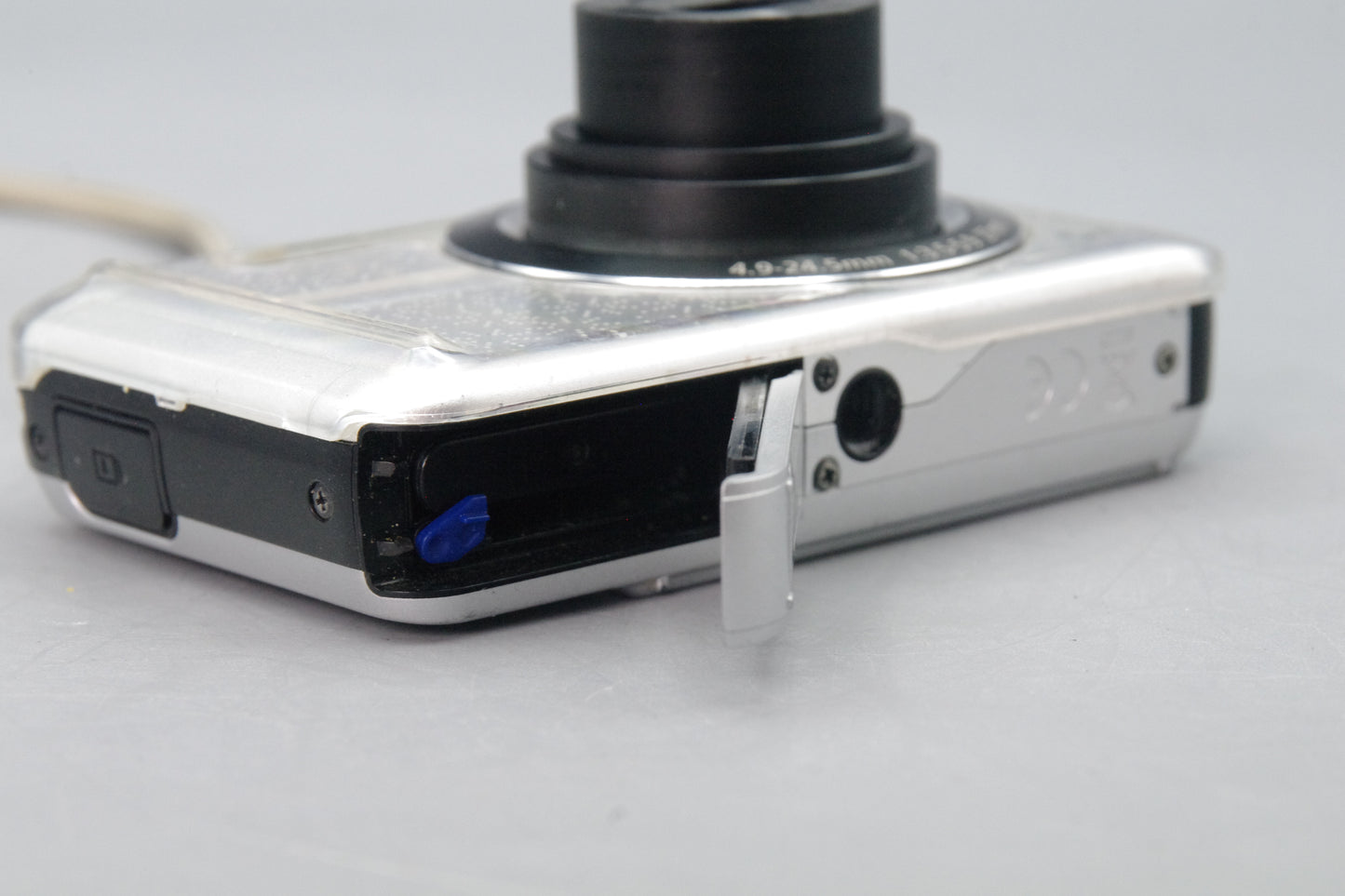 Samsung ES78 14.2MP Digital Camera – Tested – Battery Door Clip Broken – Working